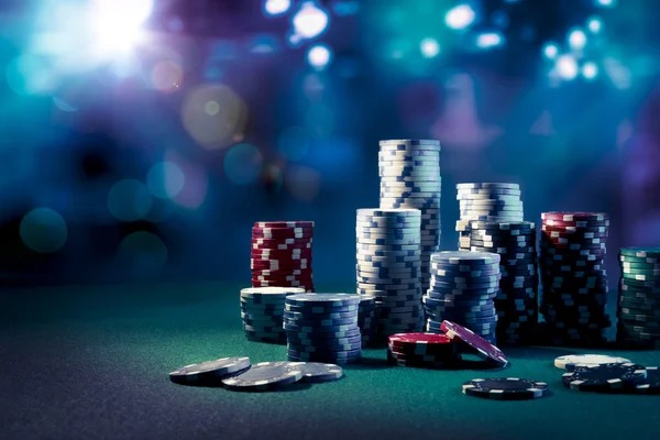 Roulette betting grid with chip placements